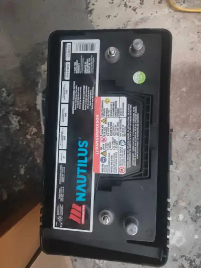 Lead acid deep cycle battery Been maintained, comes with bat box and charger