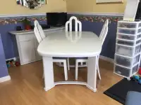 Table de cuisine (sans les chaises) 100.00$
