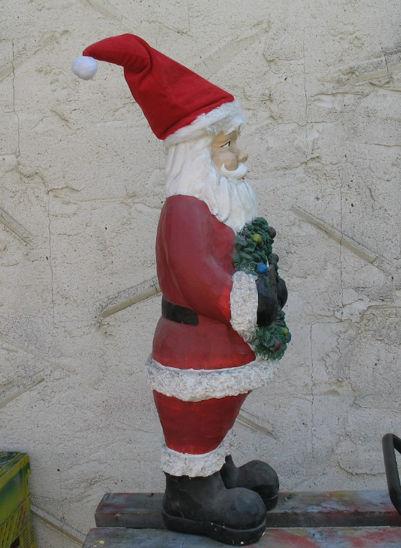 Large Outdoor Santa Claus Ceramic-Welcome Sign- Great Condition- in Outdoor Décor in Edmonton - Image 3