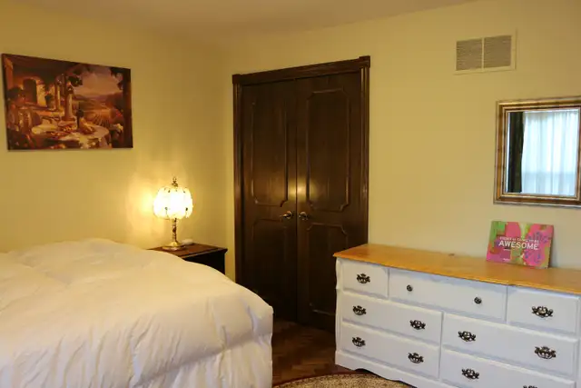 Avail Now! Deluxe Queen Room - West Toronto near York U & Humber in Short Term Rentals in City of Toronto - Image 4