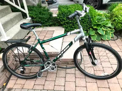 Vélo de montagne (mountain bike) KHS pour homme ou femme Cadre 17po en Aluminium Roues 26po 21 vites...