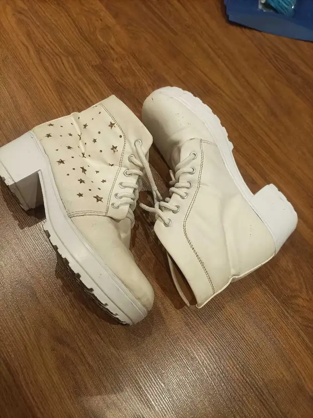 White Star Ankle Boots in Women's - Shoes in City of Toronto - Image 3