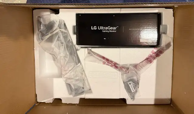 LG UltraGear 27GP95R 27" 4K UHD IPS LED Gaming Monitor in Monitors in City of Toronto - Image 5