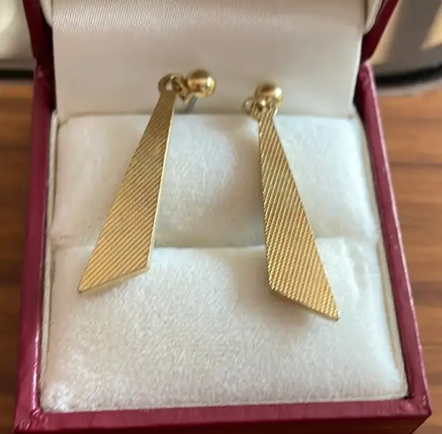 Black and gold earrings in Jewellery & Watches in Bedford - Image 3