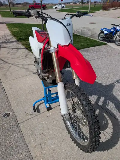 Ownership in hand excellent condition 2016 Honda CRF450R with Yoshimura exhaust, Renthal bars, Moto...