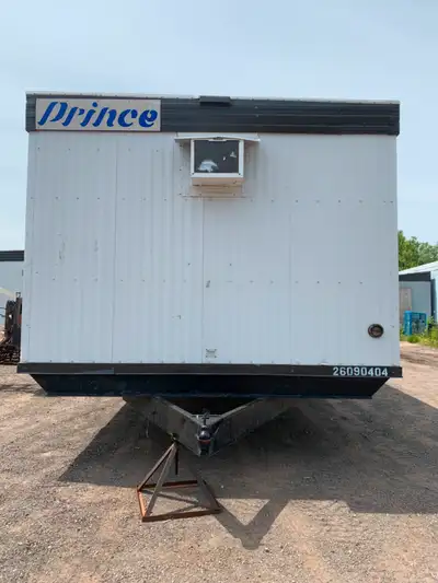 Roulotte de chantier 12x60 usagée à vendre. -Toiture refaite. -Possibilité d'acheter l'unité avec py...