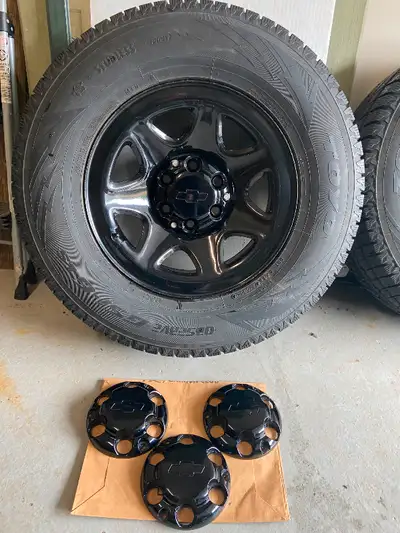 4 enjoliveurs en aluminium pour roues de VUS Chevrolet en excellent état - payés 490$ neufs