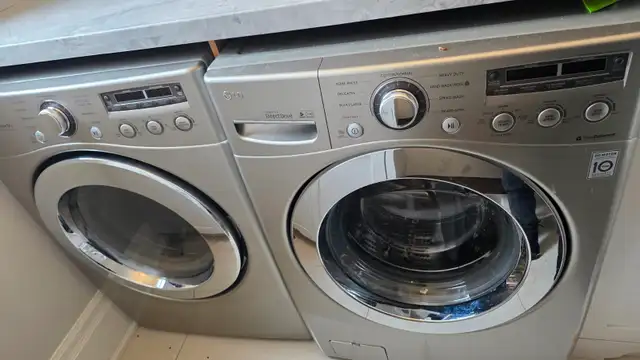 LG Washer & Dryer Front Load - 4.3 cu.ft. Extra Large in Washers & Dryers in Markham / York Region - Image 3