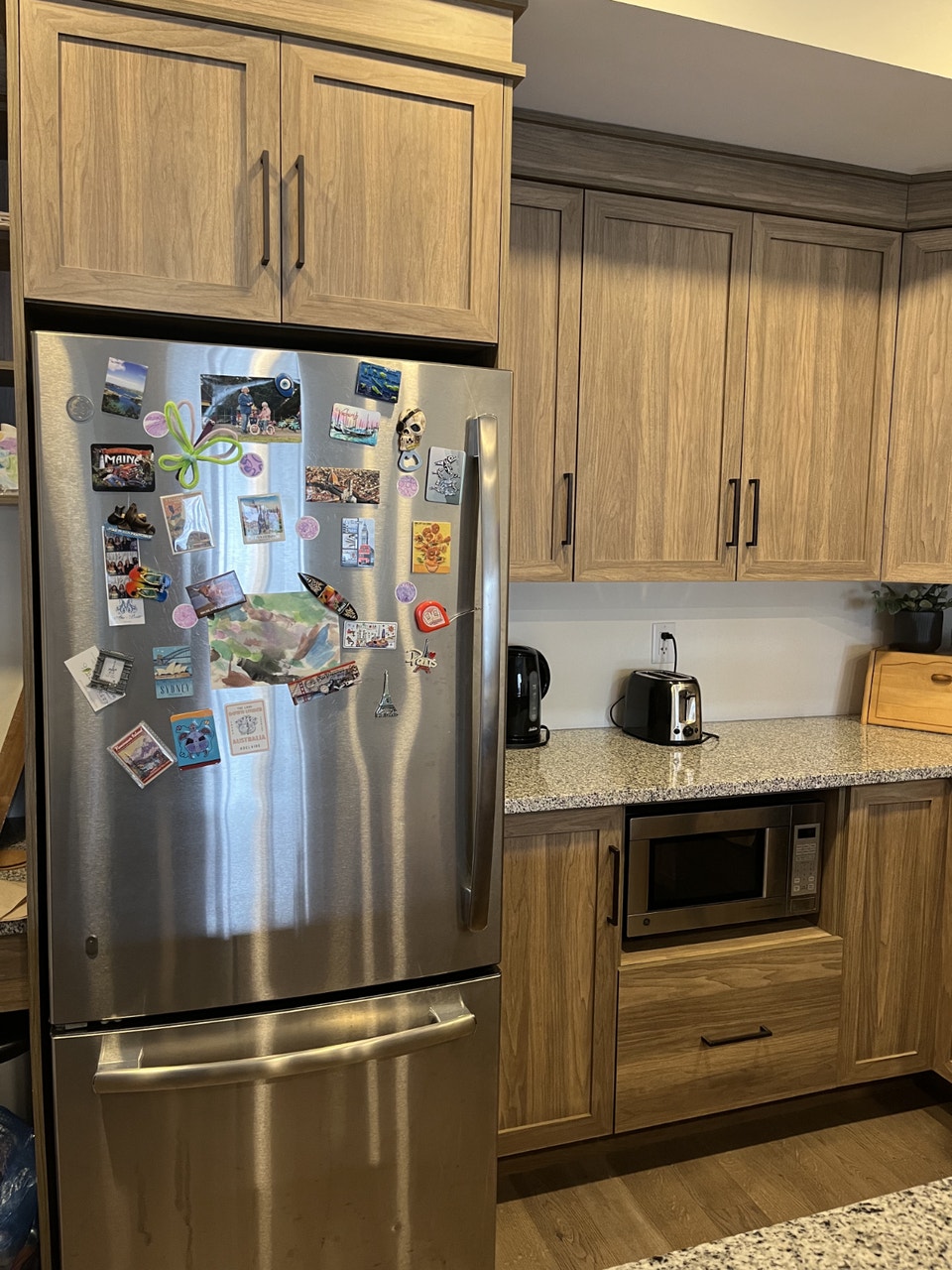 AVAILABLE NOW - MODERN 1 BEDROOM/1 BEDROOM APARTMENT 4