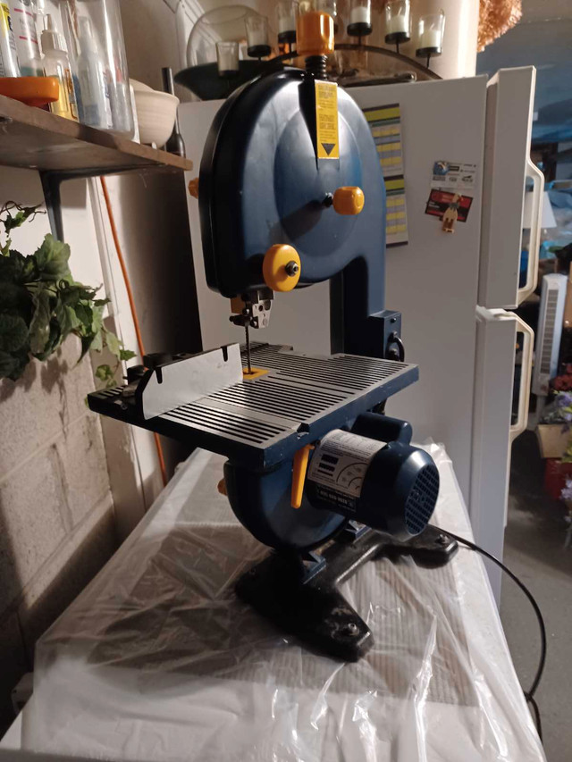7 1/2 " Bandsaw in Power Tools in North Bay - Image 2