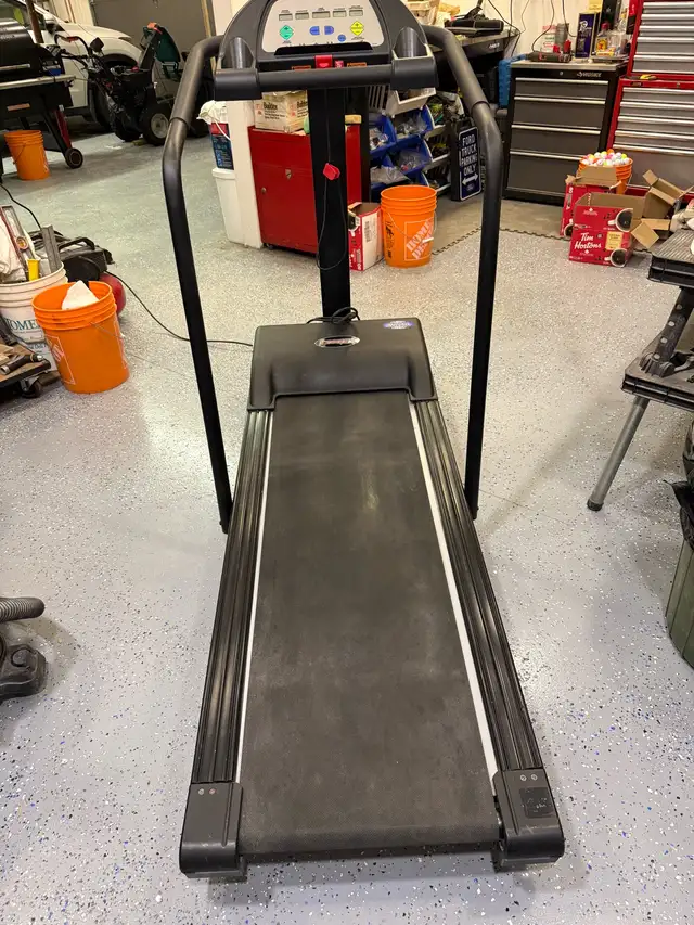 Freespirit Treadmill in Exercise Equipment in Kawartha Lakes - Image 8