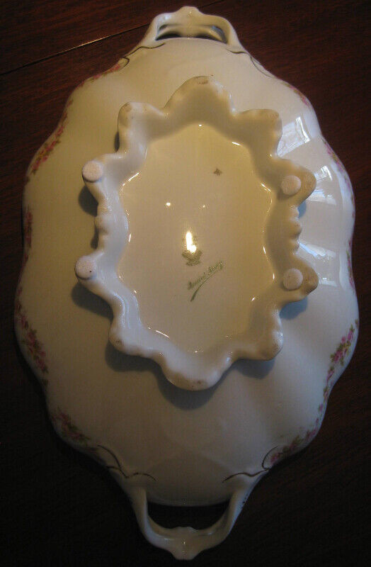 Antique Porcelain Covered Tureen in Arts & Collectibles in Mississauga / Peel Region - Image 4