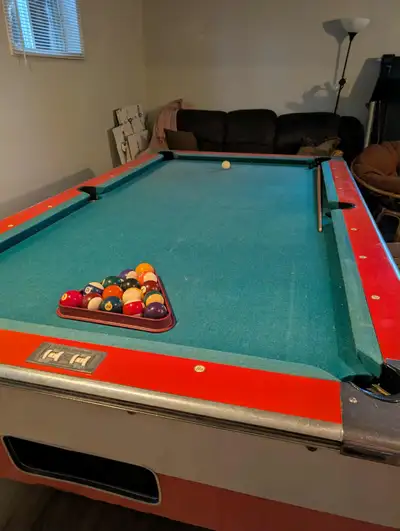 pool table/table de billard, View more