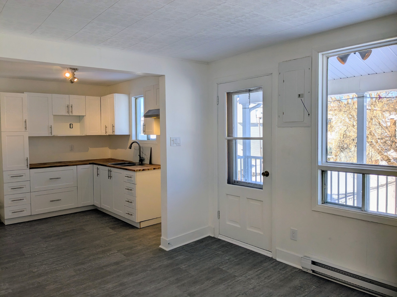 6 1/2 Rénové dans le quartier Ste-Marguerite (Animaux acceptés) — photo 2