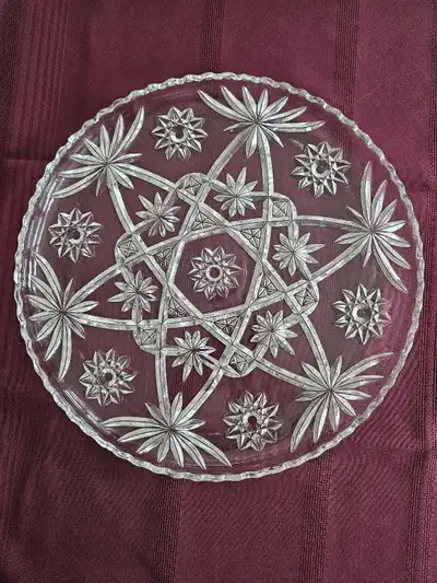 Add a touch of vintage charm to your table with this beautiful, starburst-patterned glass serving pl...