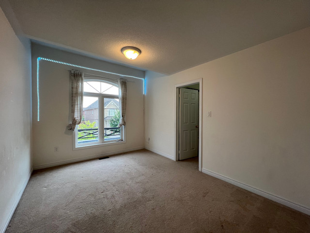 Spacious Apartment in House (Not Basement) in Long Term Rentals in Markham / York Region - Image 4