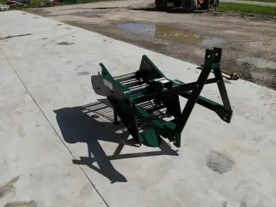 Willsie 3 Point Hitch Digger 25″ Chain, View more
