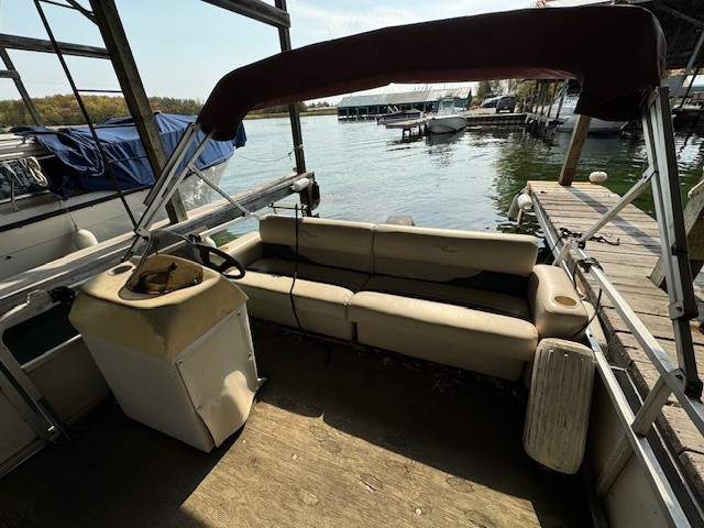2001 Misty Harbour Pontoon Boat in Canoes, Kayaks & Paddles in Barrie - Image 3