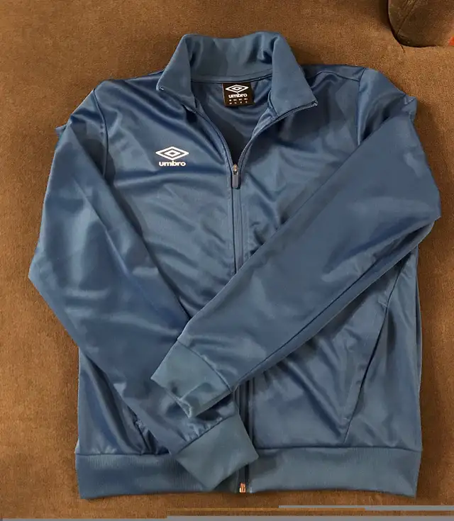 UMBRO track jacket  in Kids & Youth in City of Toronto - Image 3
