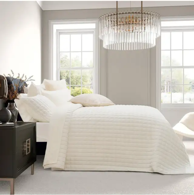 Gogreen Queen Comforter set. in Bedding in Oshawa / Durham Region - Image 3