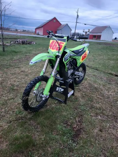 Kx 85 2023. Acheter neuf. Utiliser 1 saison seulement. Mon gars est maintenant avec un 112. Entretie...