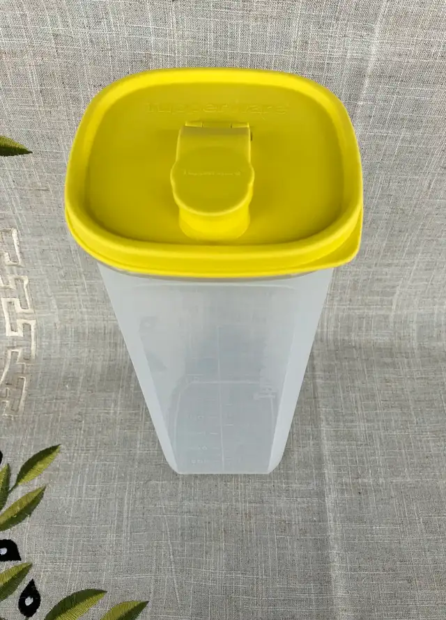 Tupperware 2L Juice Container / Pitcher with Pour Spout and Lid62863284269443121