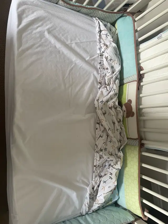 baby crib with mattress in Beds & Mattresses in St. Catharines - Image 6