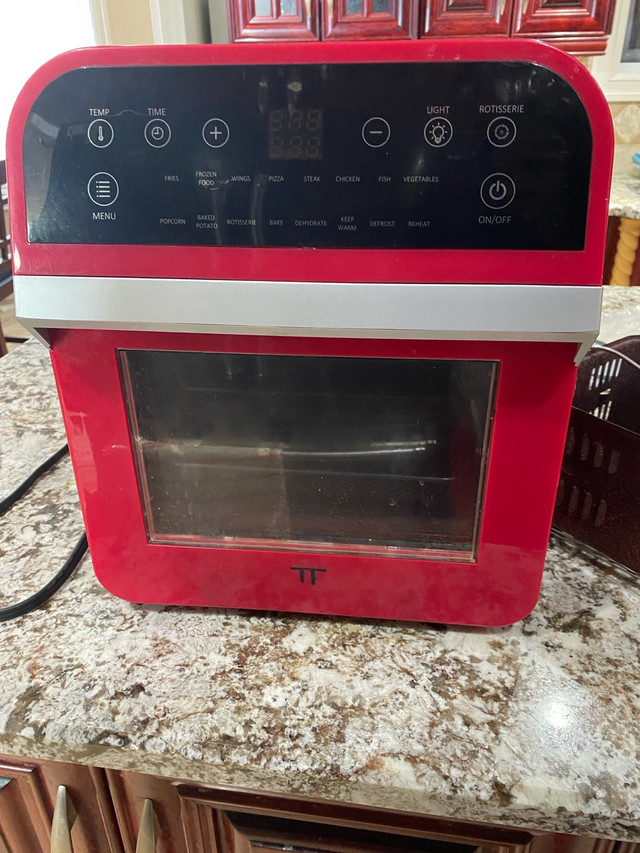 Red Todd  English air fryer\ toaster oven in Toasters & Toaster Ovens in Edmonton