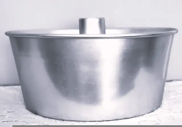 STAINLESS STEEL ANGEL FOOD CAKE PAN in Kitchen & Dining Wares in Calgary - Image 3