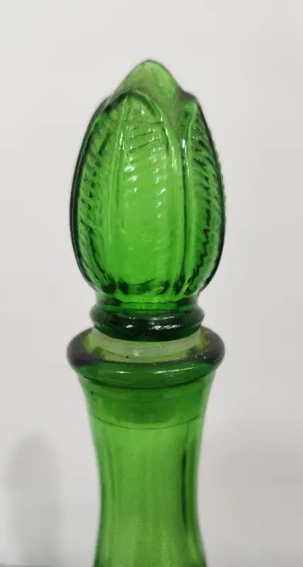 Avon Green Glass Perfume Bottle in Arts & Collectibles in Kitchener / Waterloo - Image 5