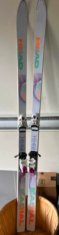 Ski alpin downhill skis Head avec Tyrolia bindings