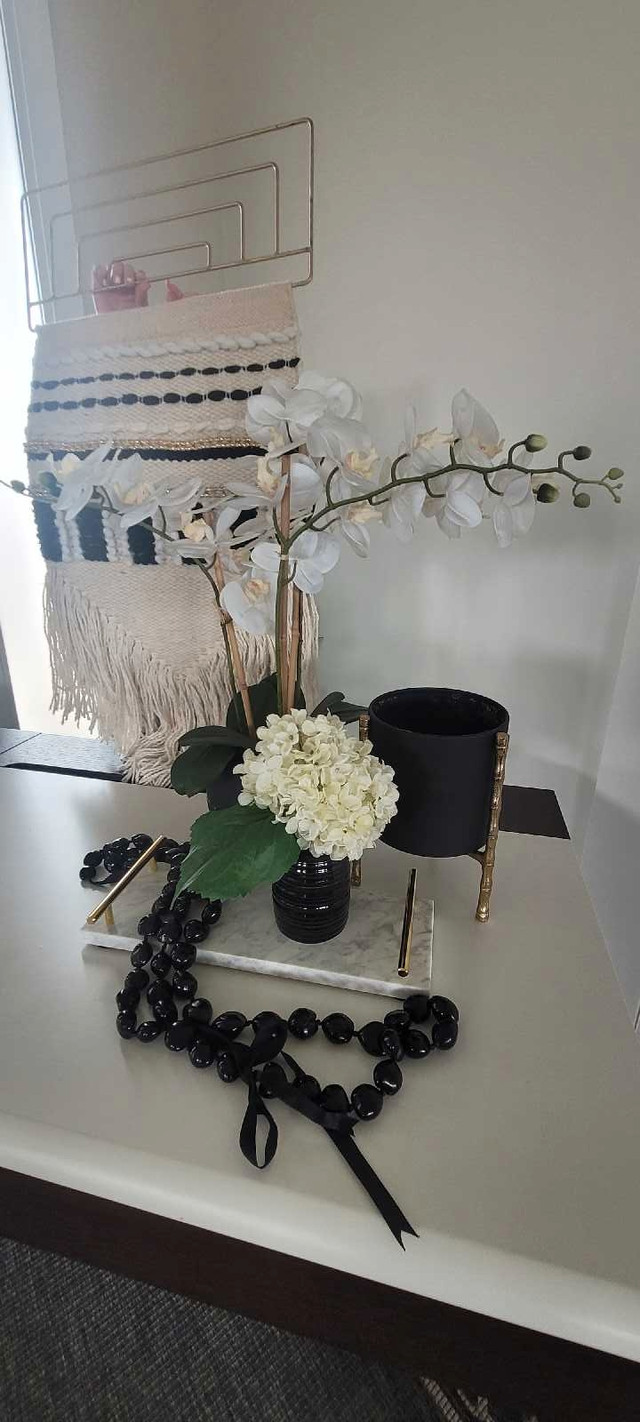 Home decor Black, Gold, Beige & White in Home Décor & Accents in St. Albert
