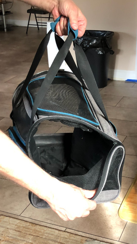 Cat or small dog carrier in Accessories in Saskatoon - Image 2
