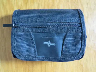 Case for a Nintendo 3DS/DS. 2 zippered pockets, one on the outside and one on the inside to hold you...