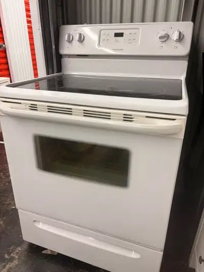 Frigidaire Electric Stove / Range – Glass Top + Oven (White), View more