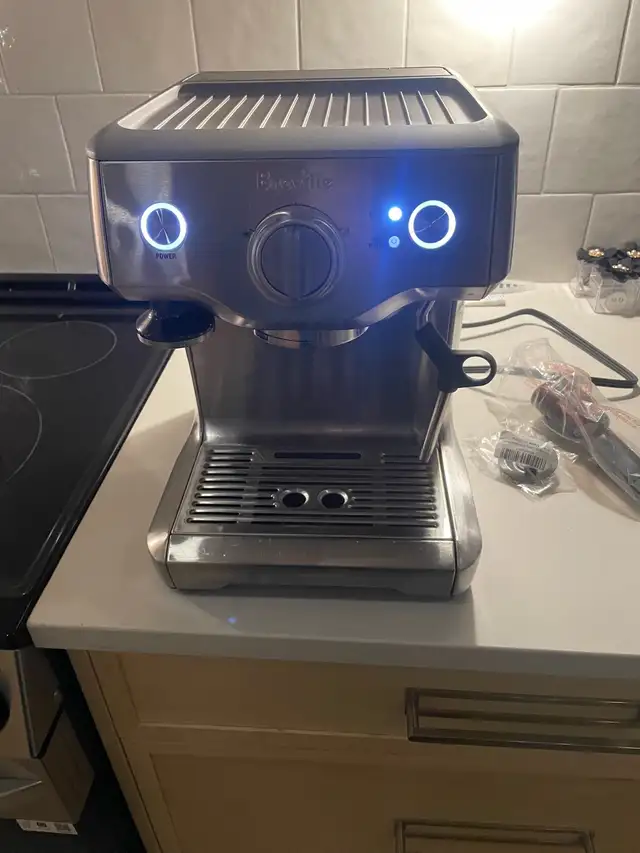 ☕ Breville Espresso Machine  in Coffee Makers in Ottawa - Image 2