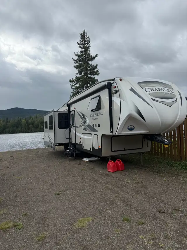 2018 36ft Fifth Wheel for sale in Travel Trailers & Campers in Quesnel - Image 11