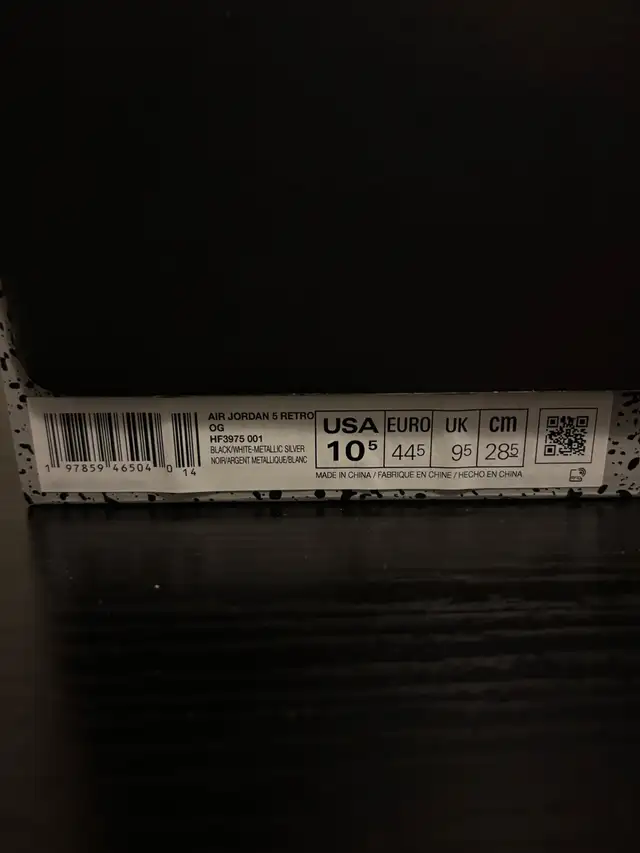 Jordan 5 Black Metallic Reimagined size 10.5 in Men's Shoes in City of Toronto - Image 9