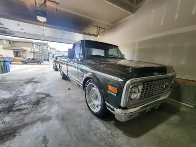 Selling my 1972 chevy c10 fleetside pick up. Power train- Small block 350 v8, with a TH400 3 speed t...