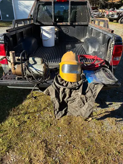 Fresh air supply system: Pump - Helmet with hood - air line - spare lenses. Bought for sand blasting...