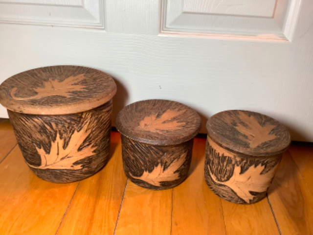 4 Vtg Pottery Canisters w Embossed Leaf Motifs in Home Décor & Accents in Belleville - Image 4