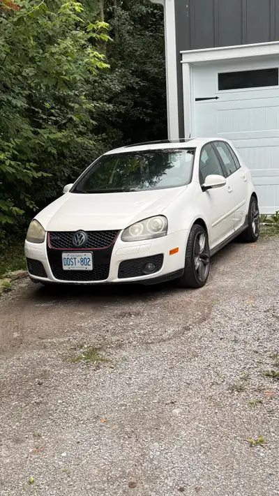 2007 vw gti 4 door. 262,kms. 6 spd. Leather interior. 4 Door. Pwr sunroof. Windows locks. Brand new...