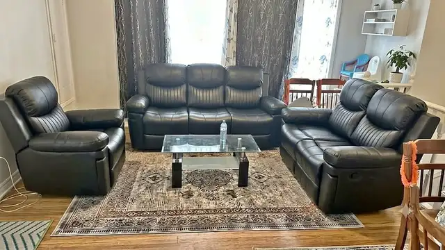 Leather Reclining Sofa Set in Couches & Futons in Kingston - Image 2
