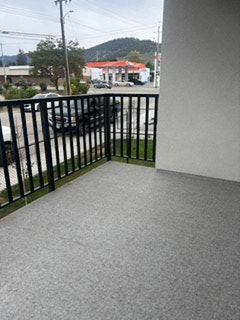 Brand-new half duplex 4 beds 3.5 baths, nearby IGA and hospital 3