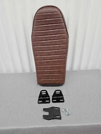 New! Yamaha SR400 SR500 Classic Racer Style Motorcycle Seat *Located in Niagara* This is a brand new...