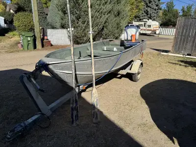 For sale is a used 12ft fishing boat, perfect for fishing or leisurely trips on the lake. This alumi...
