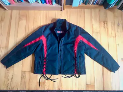 This is a Zony Ladies Motorcycle Jacket, offering both style and protection on the road. It's in exc...
