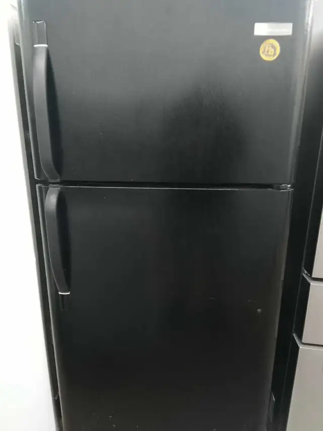 Frigidaire black refrigerator 30 days warranty delivery availabl in Refrigerators in Kitchener / Waterloo - Image 3