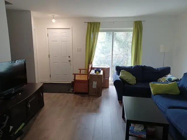 Grand 4 ½ à louer - Maison de ville (condo) sur deux étages