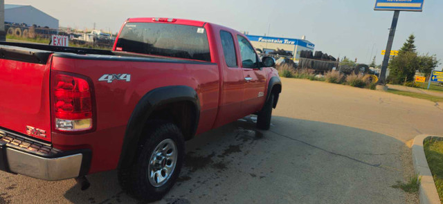 2011 GMC 1500 4.8 Liter great gas with plow in Cars & Trucks in Edmonton - Image 2